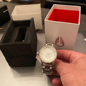 BRAND NEW NIXON FACET 38 WATCH